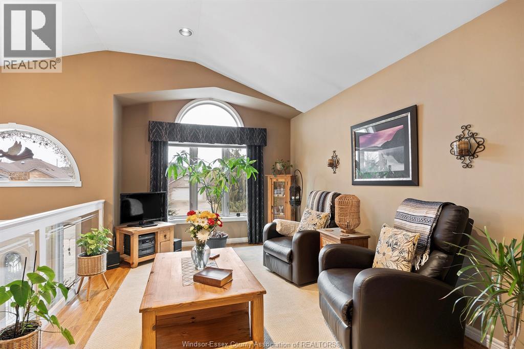 12123 Cranbrook, Tecumseh — photograph 2