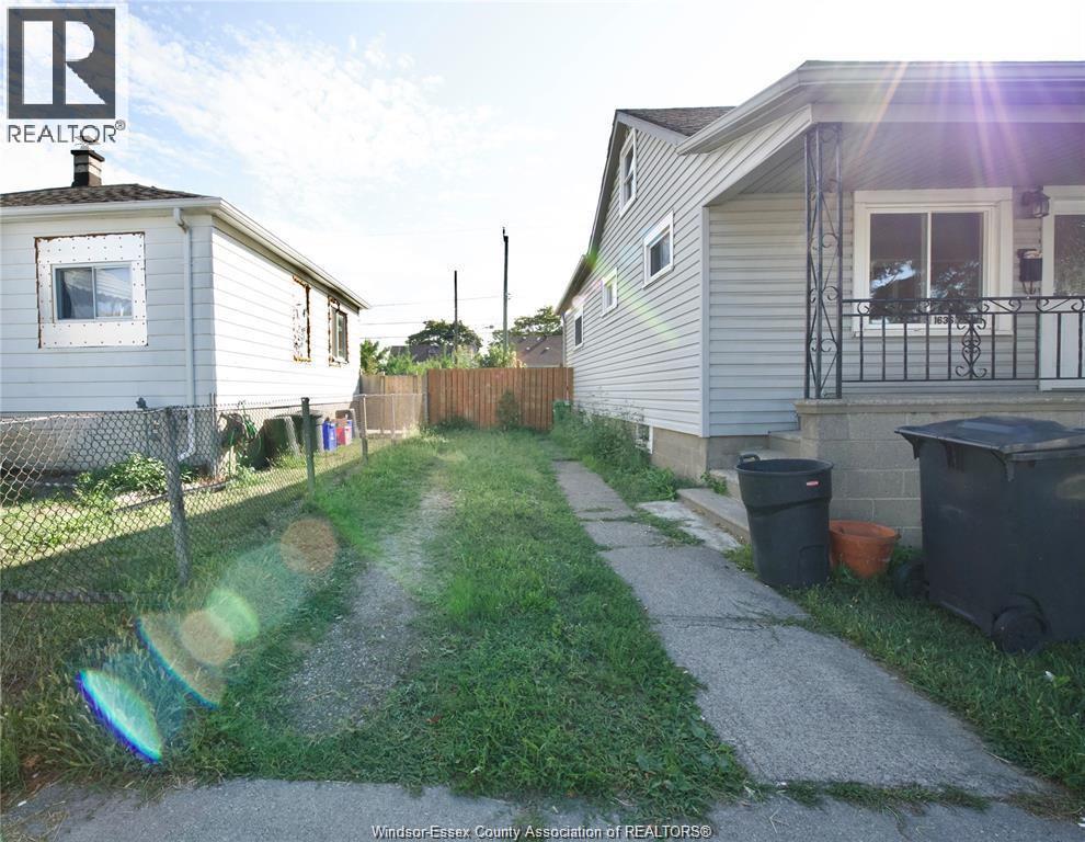 1636 Cadillac, Windsor — photograph 3