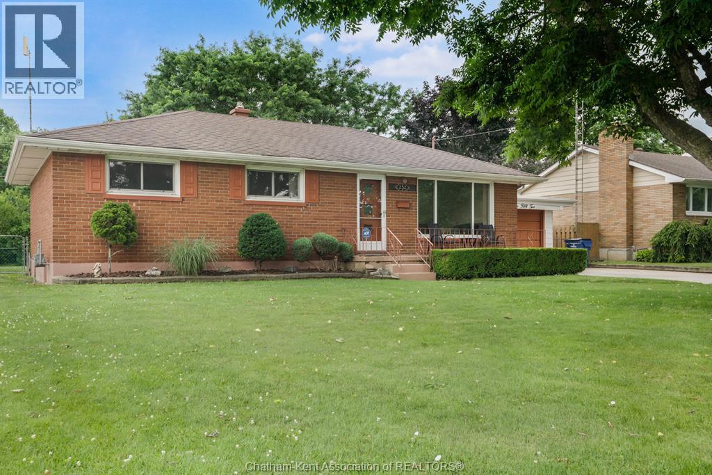 252 Tweedsmuir Avenue, Chatham — primary photograph