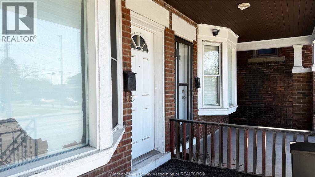 1424 Wyandotte Street, Windsor — photograph 3