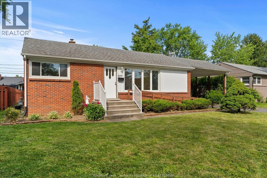 3209 Dandurand Avenue, Windsor — photograph 2