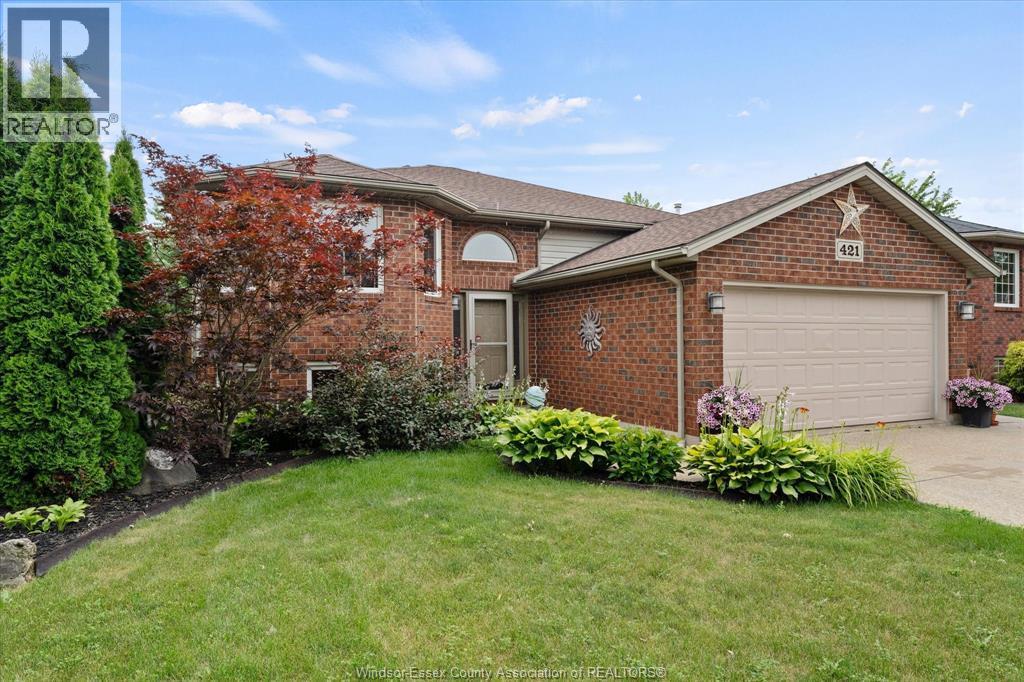 421 McLellan, Amherstburg — photograph 2