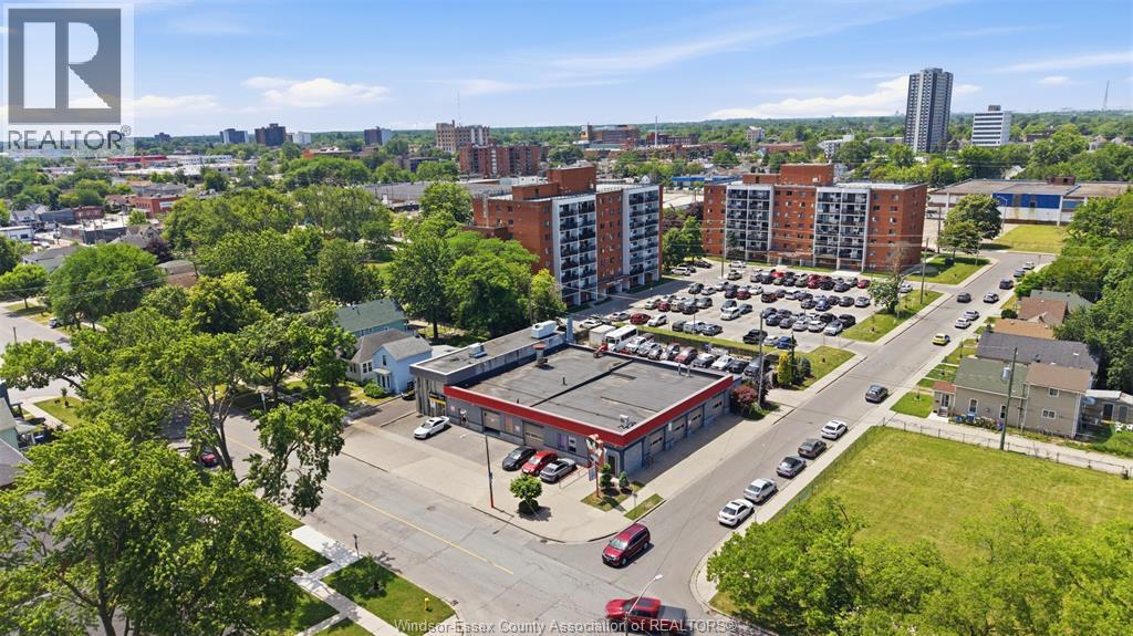 857 Howard Avenue, Windsor — primary photograph