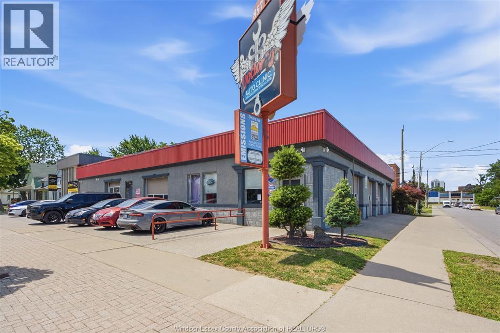 857 Howard Avenue, Windsor — photograph 2