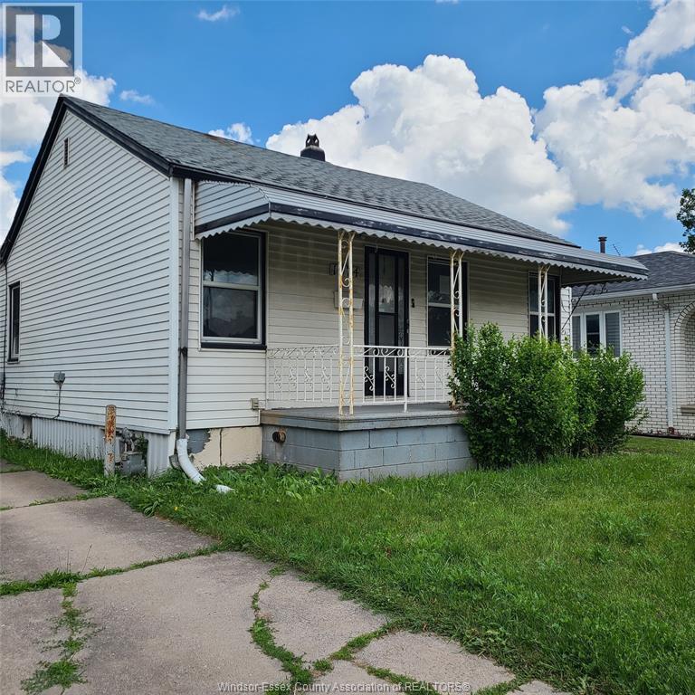 1674 Parent Avenue, Windsor — primary photograph