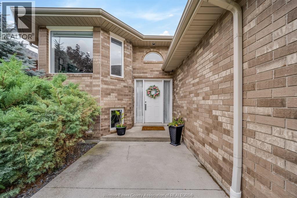 1409 Katella Avenue, Windsor — photograph 2
