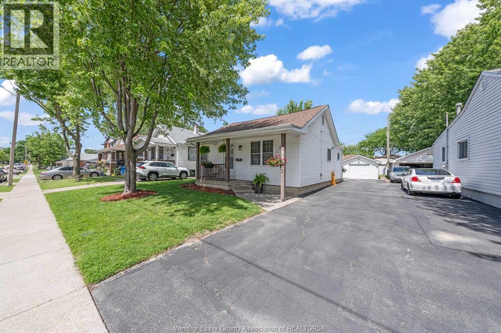 1196 Curry Avenue, Windsor — photograph 3