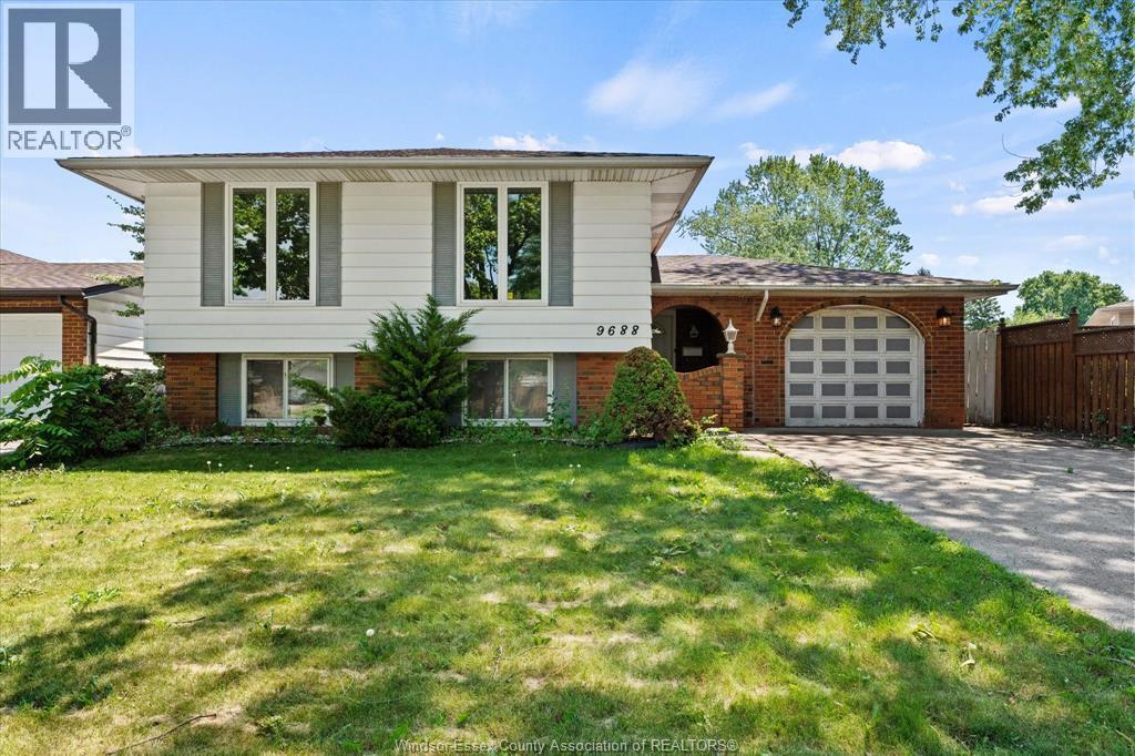 9688 Chestnut Drive, Windsor — primary photograph