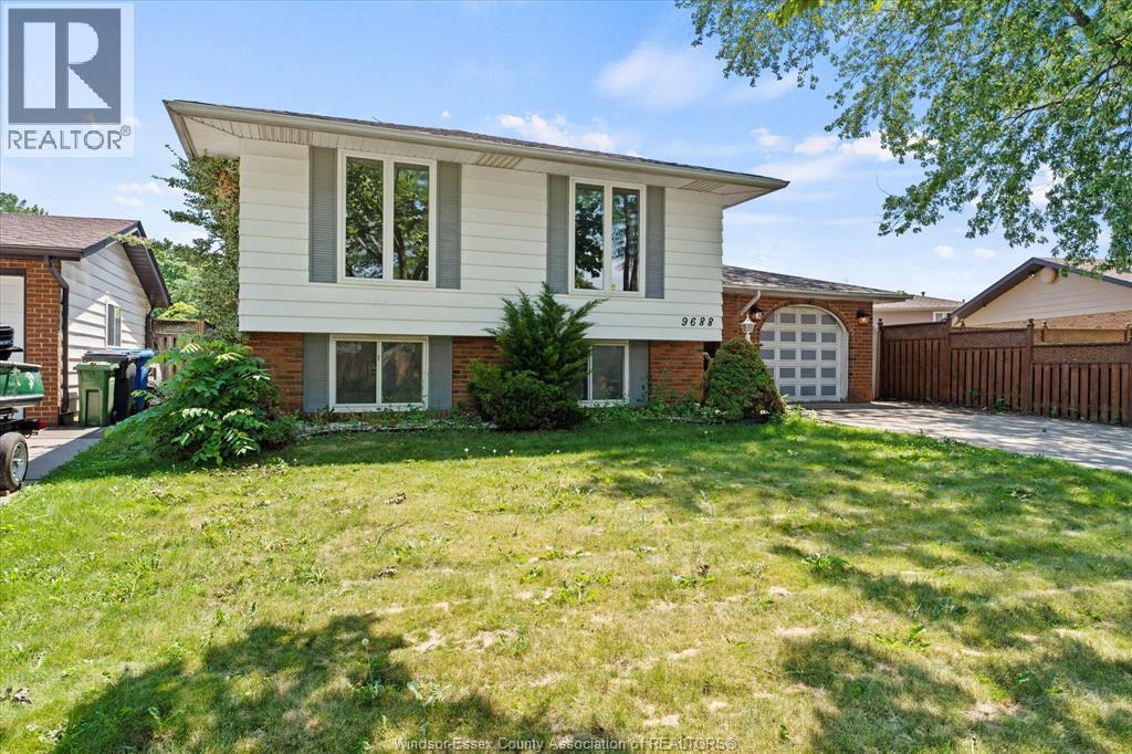 9688 Chestnut Drive, Windsor — photograph 2