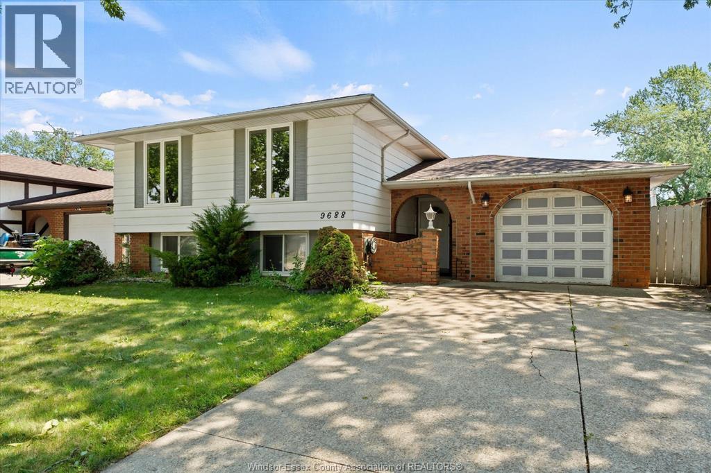 9688 Chestnut Drive, Windsor — photograph 3