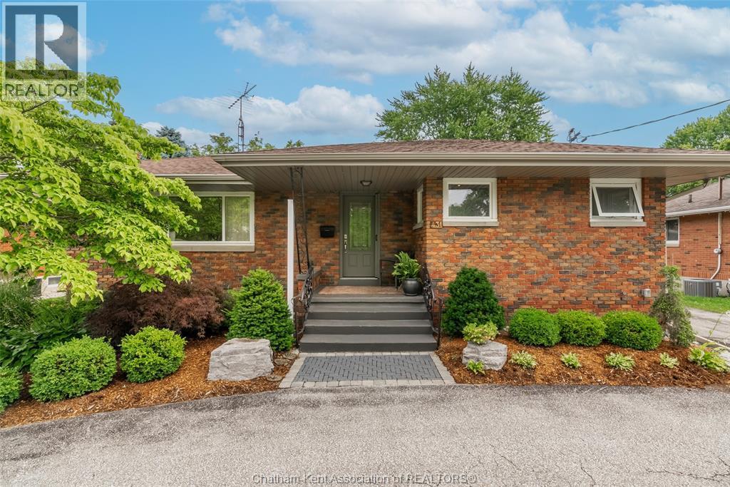Single Family — 431 Victoria Avenue, Chatham, Ontario