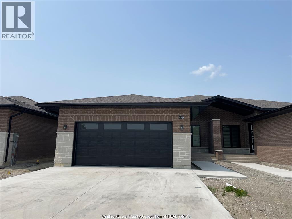 596 Lily Mac, Windsor — primary photograph