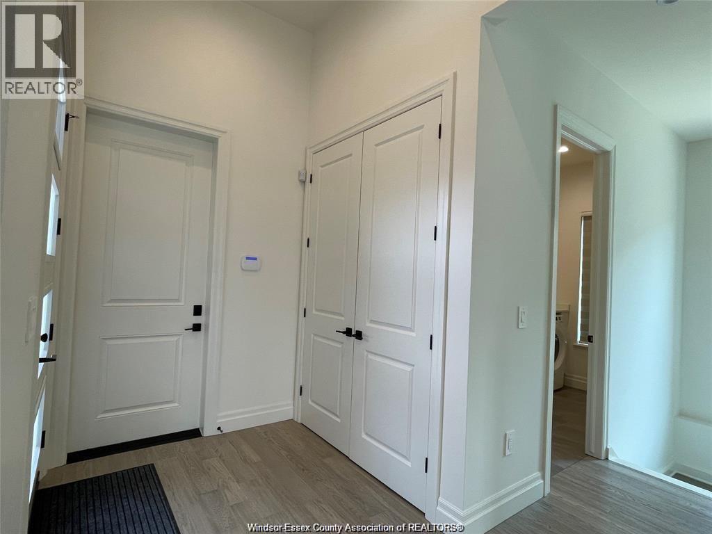 596 Lily Mac, Windsor — photograph 2