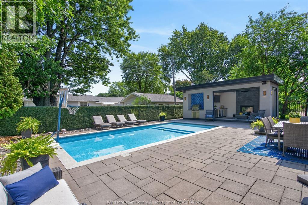 355 Sacred Heart Drive, LaSalle — photograph 3