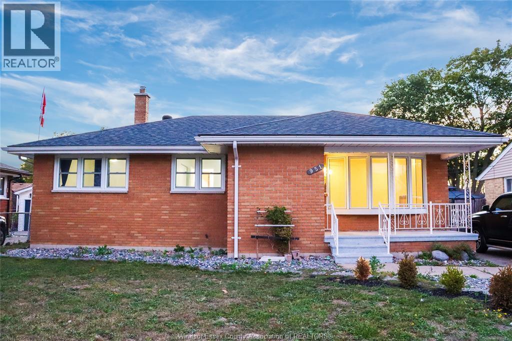 951 Riverdale, Windsor — photograph 2