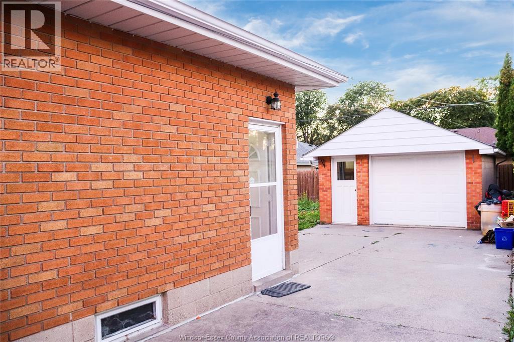 951 Riverdale, Windsor — photograph 3