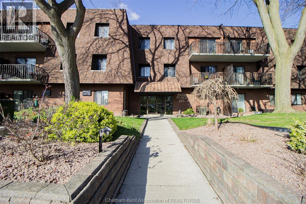 Single Family — 225 Campus Parkway Parkway, Chatham, Ontario