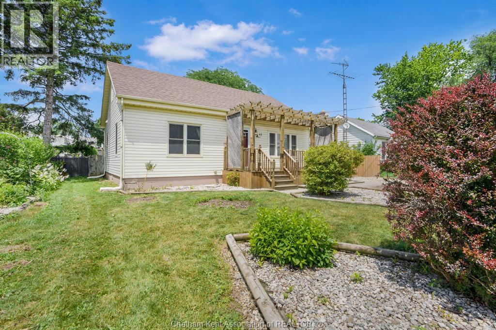 43 Oxley Drive, Chatham — photograph 2