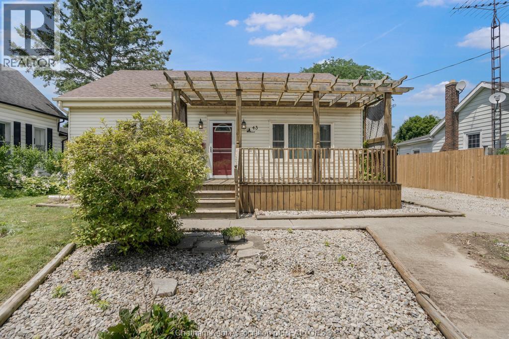 43 Oxley Drive, Chatham — photograph 3
