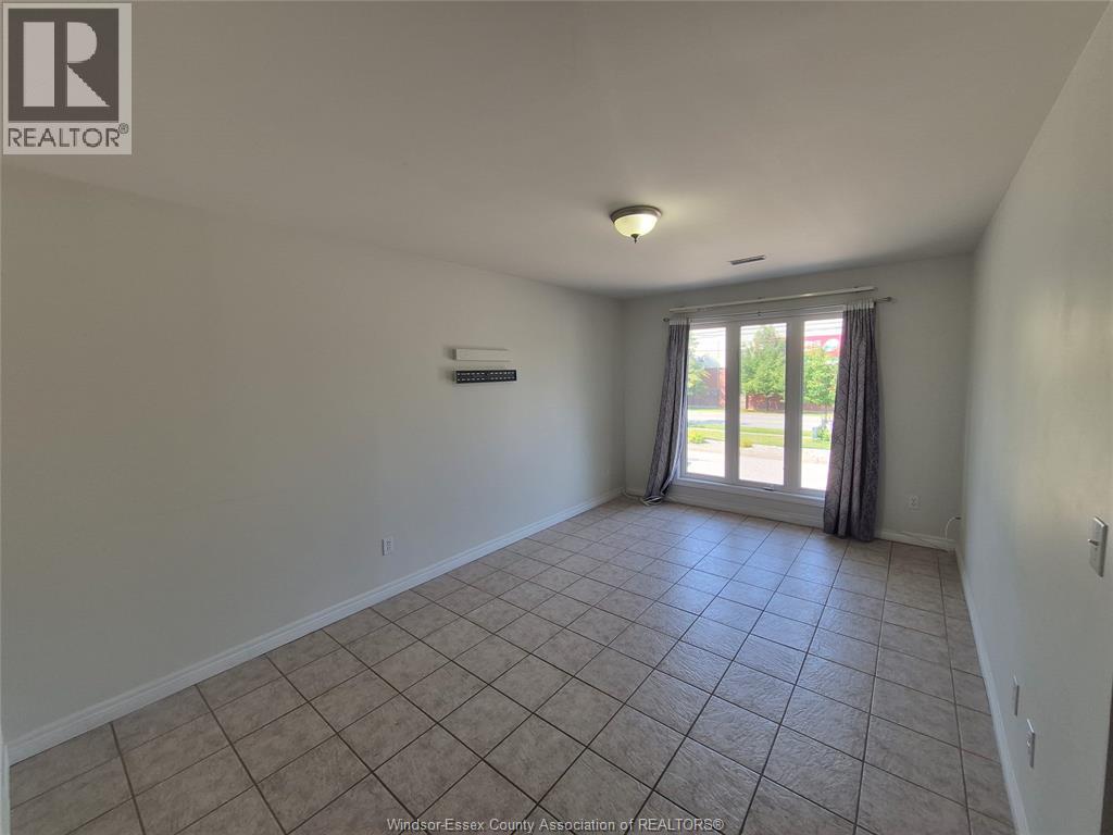 1756 Daytona Avenue, Windsor — photograph 3