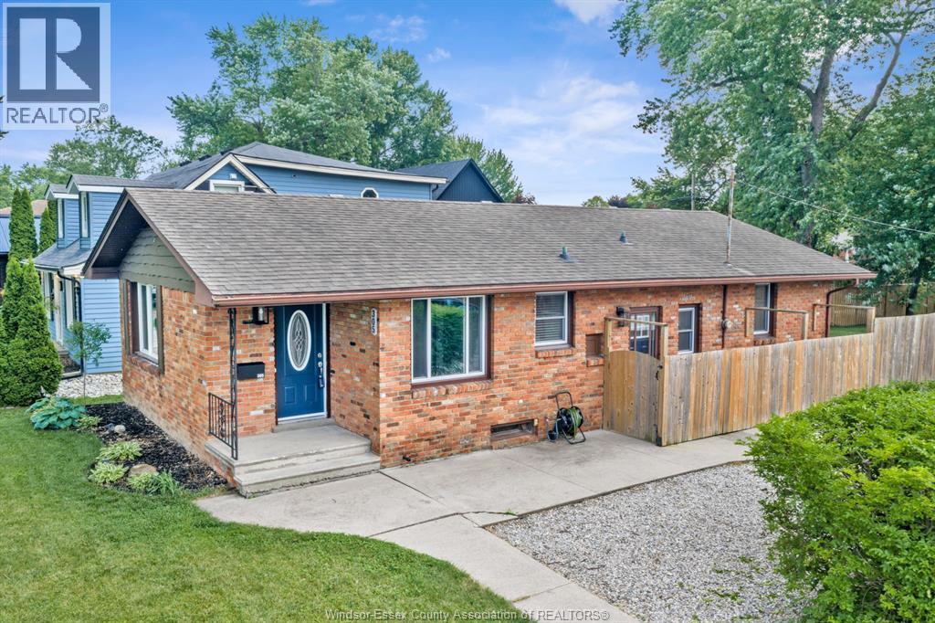Single Family — 305 Edgewater Boulevard, Tecumseh, Ontario