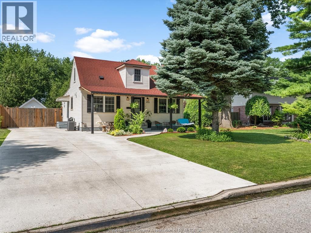 4315 Roseland Drive, Windsor — photograph 2