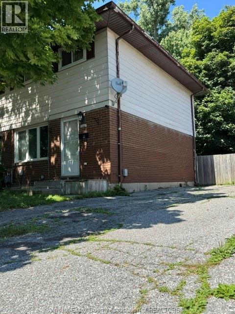 1566 Curry Avenue, Windsor — photograph 2
