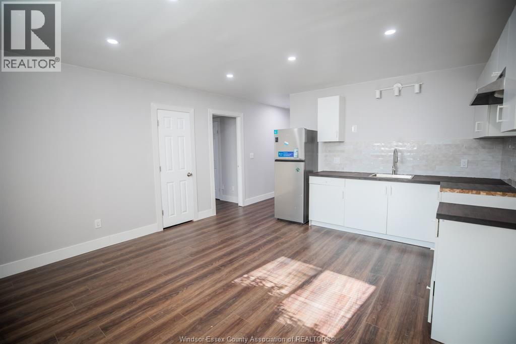 569 Cabana #LOWER, Windsor — photograph 2
