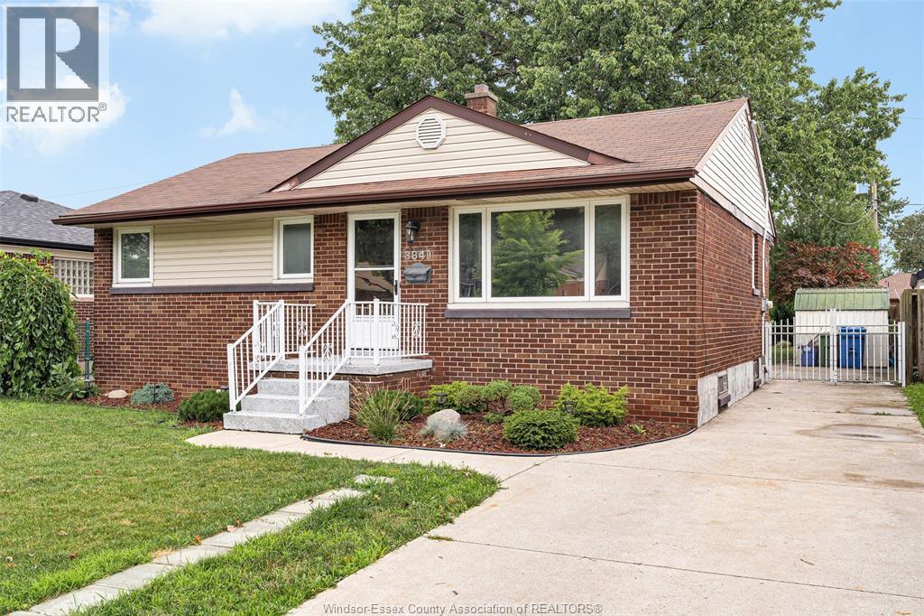 Single Family — 3849 Hillcrest, Windsor, Ontario