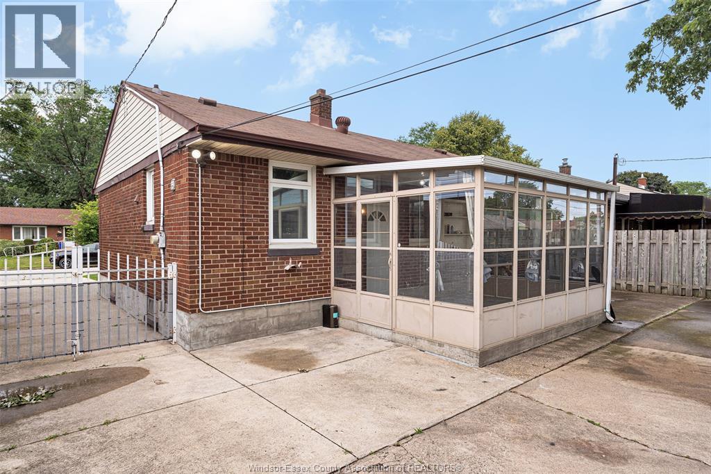 3849 Hillcrest, Windsor — photograph 3
