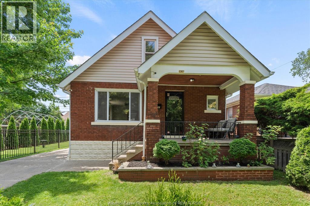 2307 Fraser Avenue, Windsor — photograph 2