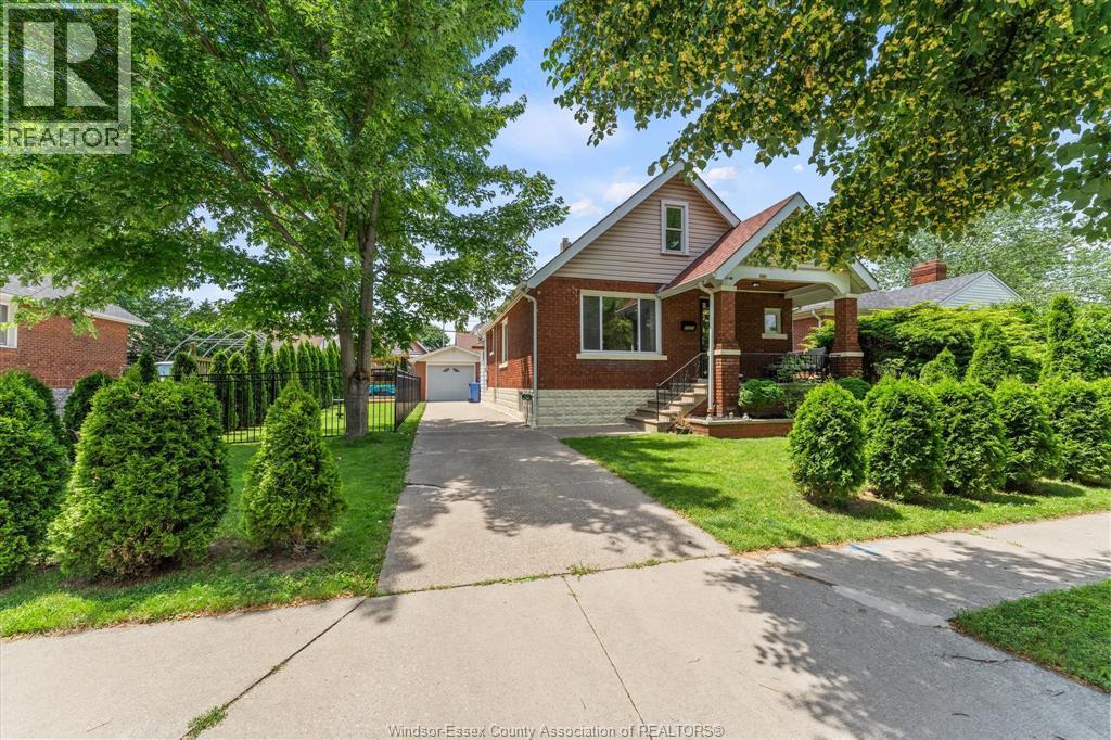 2307 Fraser Avenue, Windsor — photograph 3