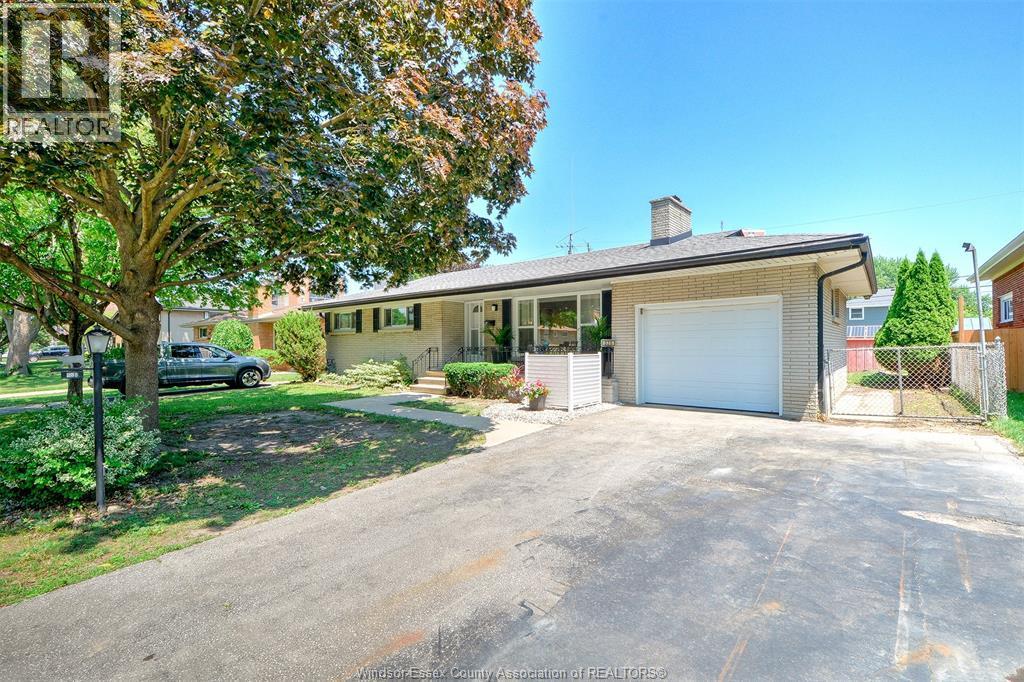 328 Isack, Windsor — photograph 2