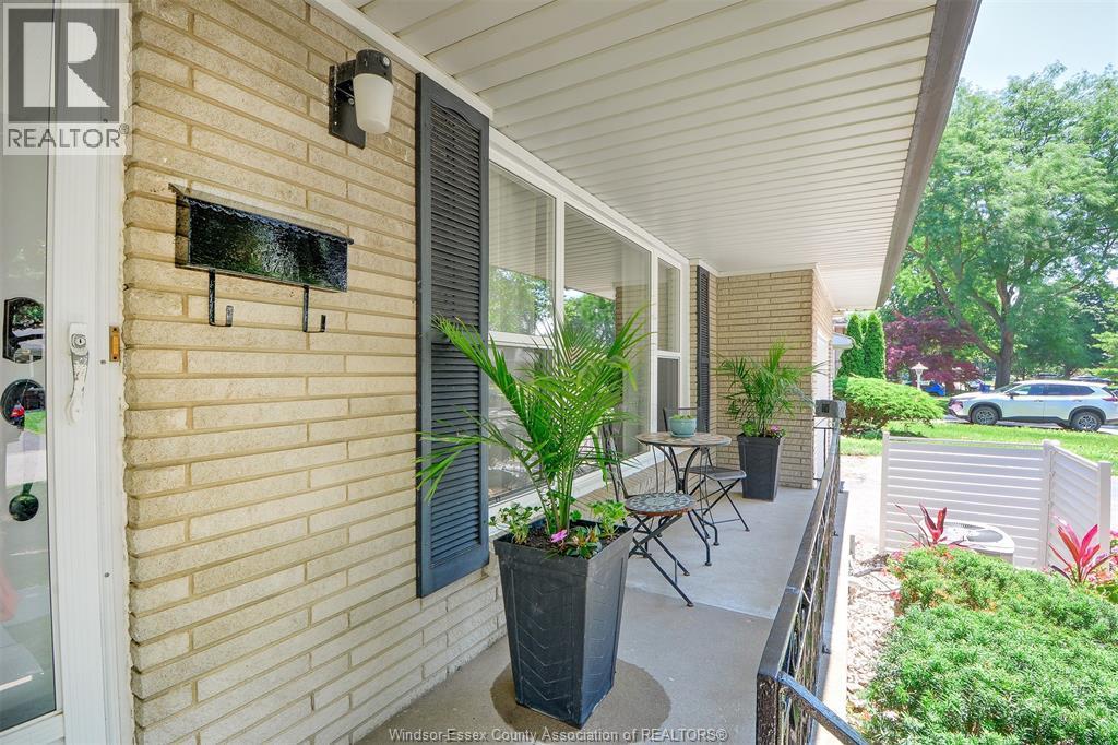 328 Isack, Windsor — photograph 3