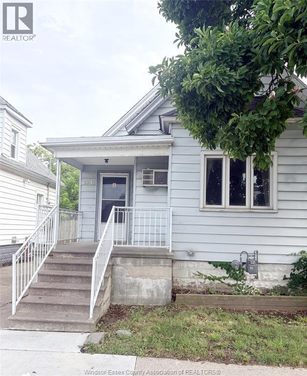 1235 Erie Street, Windsor — photograph 2