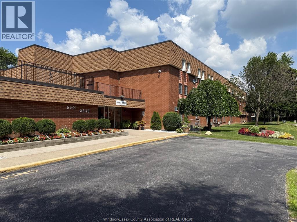 Single Family — 6563 Thornberry, Windsor, Ontario