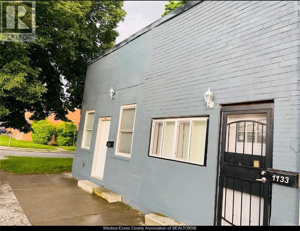1133 Erie Street, Windsor — photograph 2