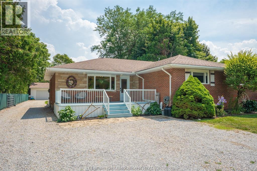 Single Family — 7138 Benoit Drive, Grande Pointe, Ontario