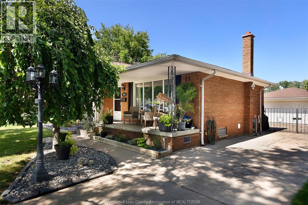1170 Garden Court Drive, Windsor — photograph 3