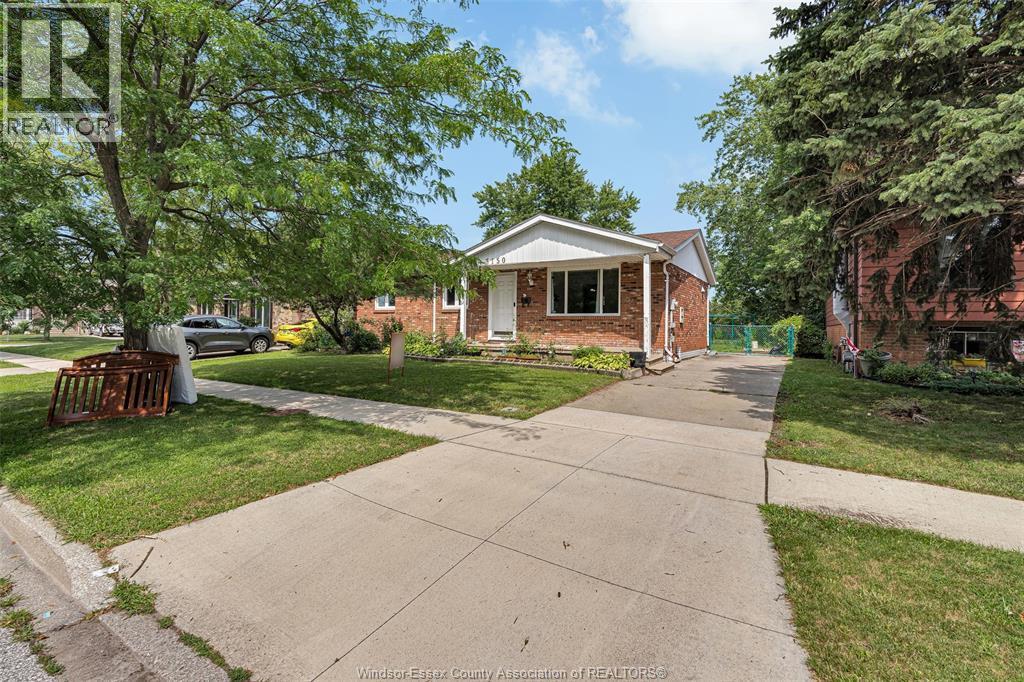 3150 Forest Glade, Windsor — photograph 2