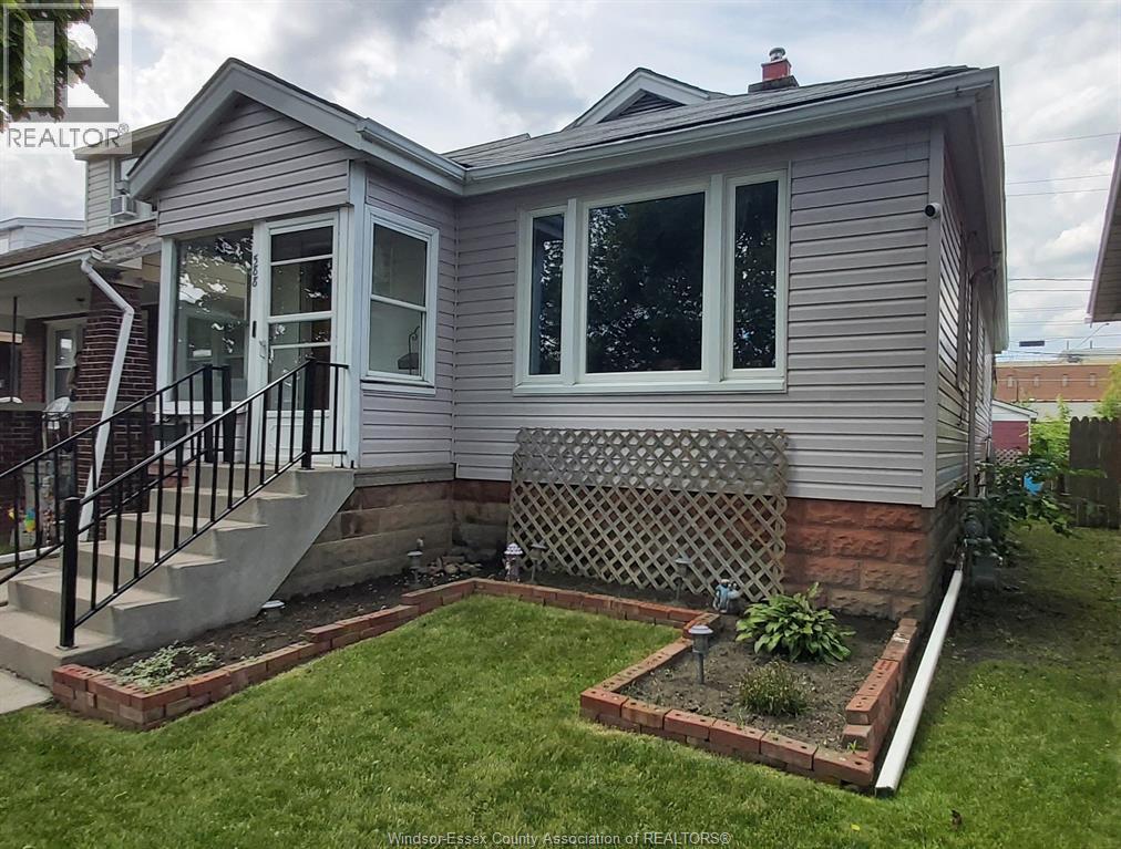 Single Family — 588 Irvine Avenue, Windsor, Ontario