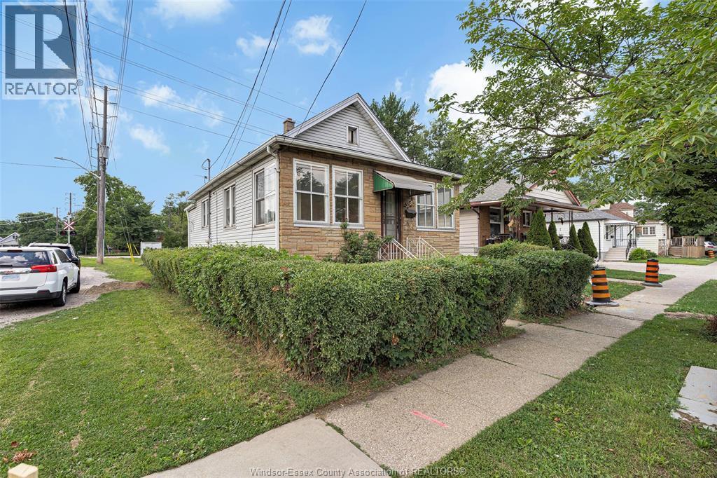 Single Family — 3298 College, Windsor, Ontario