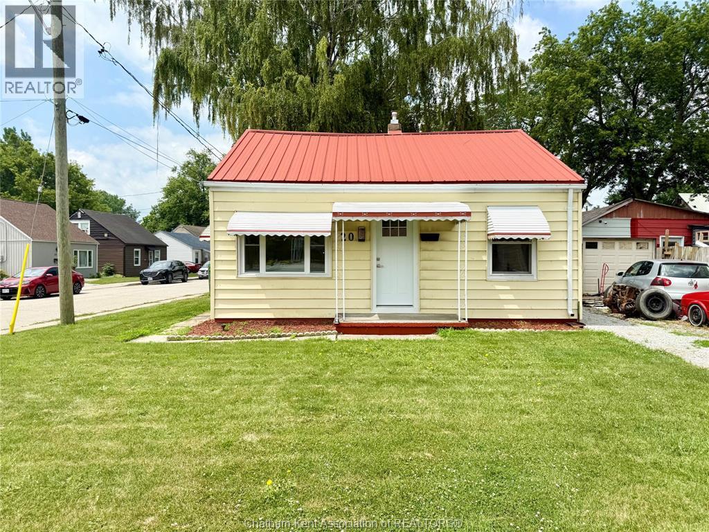 Single Family — 20 McNaughton Avenue, Wallaceburg, Ontario