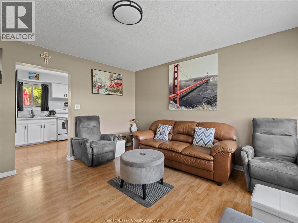266 Victoria Street, Amherstburg — photograph 2