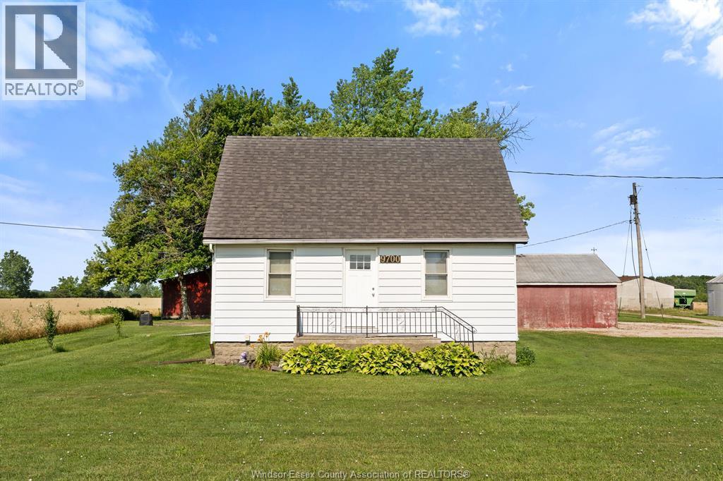 3-bedroom Single Family at 9700 Walker Road, Amherstburg — photograph 2