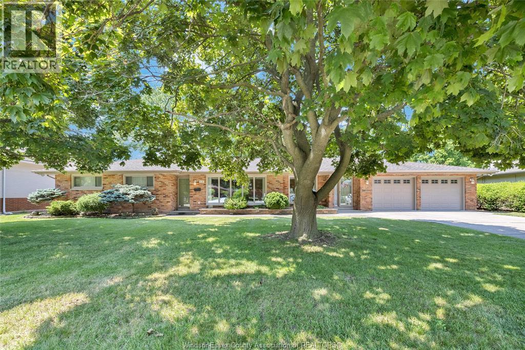 Single Family — 333 Barry, Tecumseh, Ontario