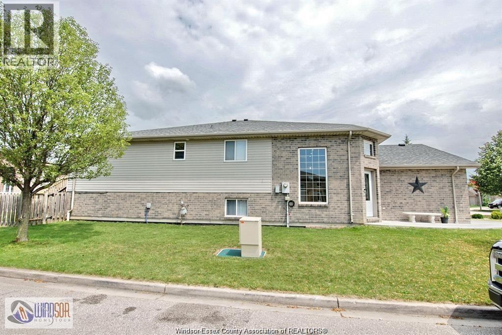 1526 Highnoon Drive, Windsor — photograph 3