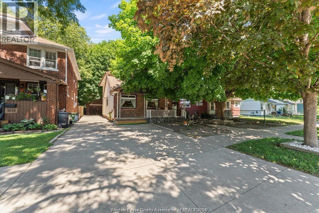 3648 King, Windsor — photograph 2