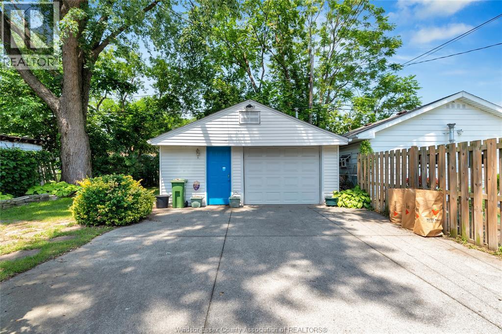 3612 Girardot, Windsor — photograph 2