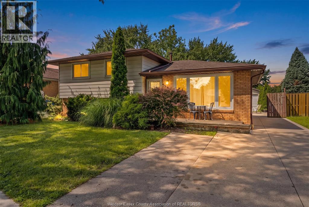 3285 Rosebriar Road, Windsor — primary photograph